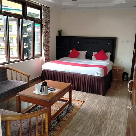 Hotel Ravine Pālampur エクステリア 写真